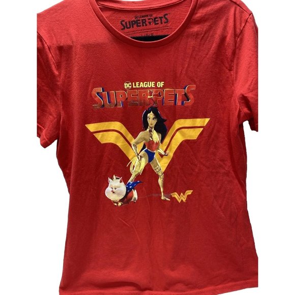 DC League of Super Pets Women's Red Graphic T-Shirt - Size Large -Good Condition - Picture 2 of 8